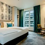 Hotel One Am Zwinger 3*