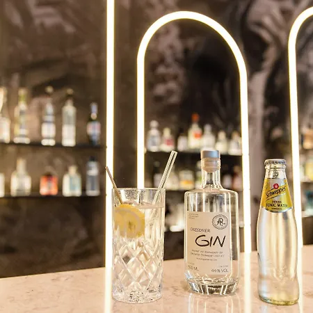 One Am Zwinger Hotel 3*