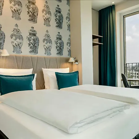 Hotel One Am Zwinger 3*