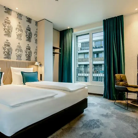 Hotel One Am Zwinger 3*