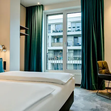 One Am Zwinger Hotel 3*