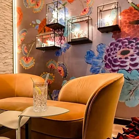 One Am Zwinger Hotel 3*