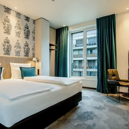 One Am Zwinger Hotel 3*